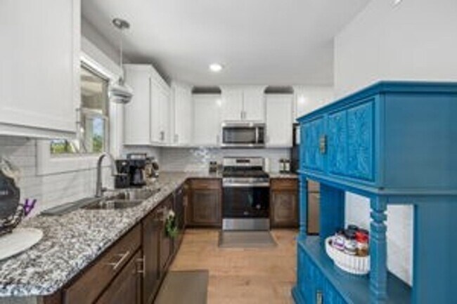 Building Photo - 3 Bedroom 2 1/2 Bathroom Home