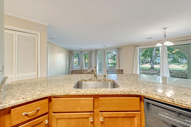 Building Photo - 303 Westlake Ct