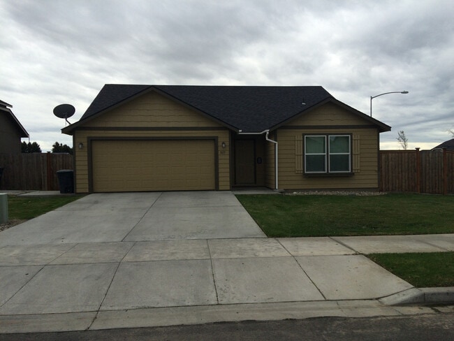 Primary Photo - Cute 3 bedroom, 2 bathroom!!