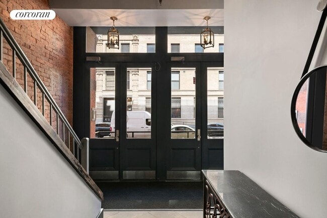 Building Photo - 131 Watts St