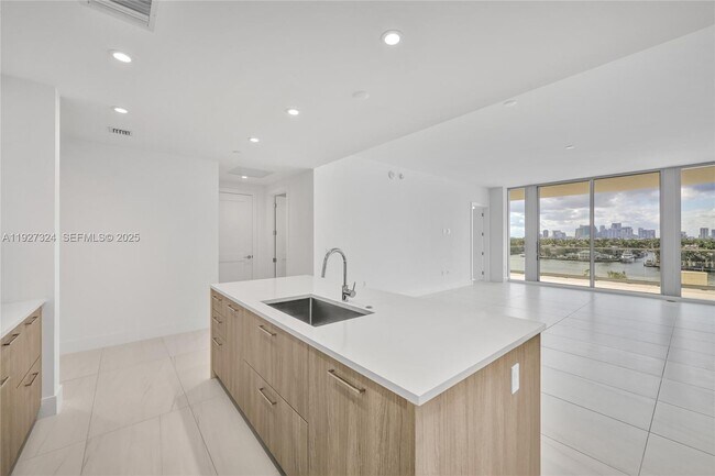 Building Photo - 153 N Seabreeze Blvd