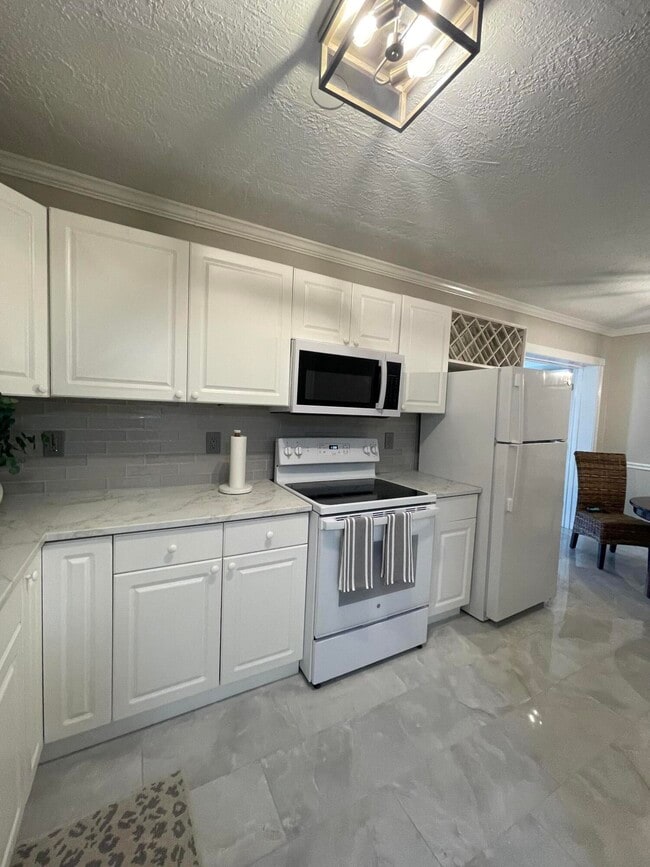 Building Photo - 5 N Deleon Ave