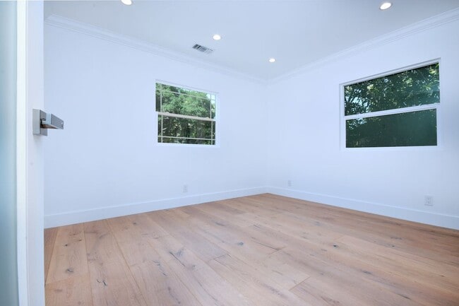 Building Photo - 11657 Sunshine Terrace