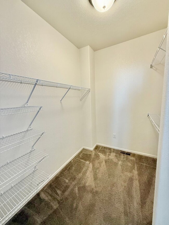 Building Photo - 6 Month lease special $100/mo off per month. Priced at $2195 after discount. Beautiful 3 Bed / 2 ...
