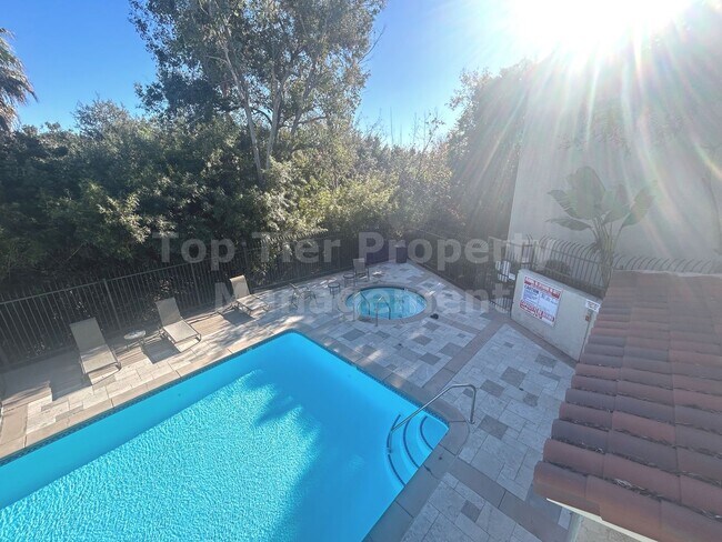 Building Photo - ***Updated 1 bed, 1 bath, 733 sqft Condo in the Heart of La Costa - Available 12/14***