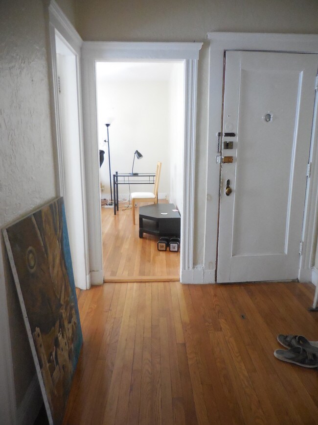 Building Photo - 55 Linden St