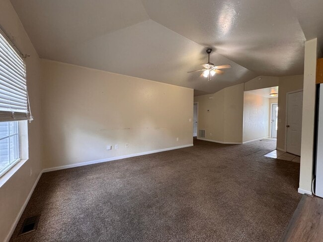 Building Photo - 3 Bedroom, 2 Bathroom House
