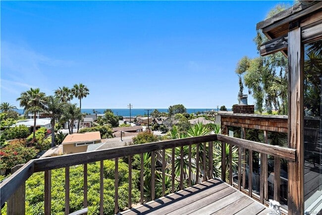 Building Photo - Woods Cove Beach House