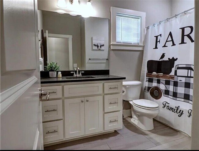 Building Photo - 13 Kiswick Dr