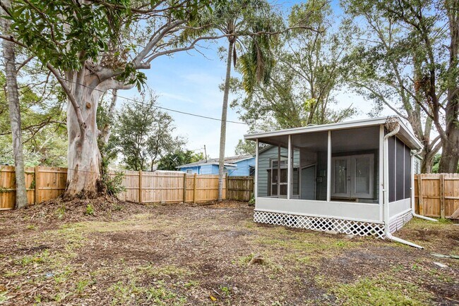 Building Photo - 2 bedroom 1 bath with porch
