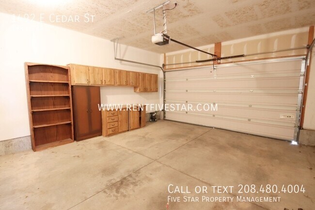 Building Photo - Beautiful Home Available in Central Pocate...