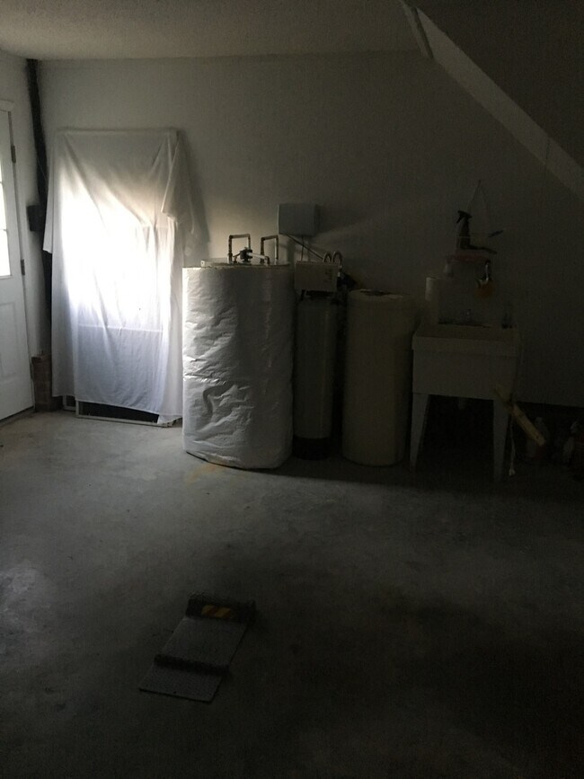 Building Photo - Sunny and Cheerful Unfurnished Energy Efficient Fairfield Harbour 3BR/2BA