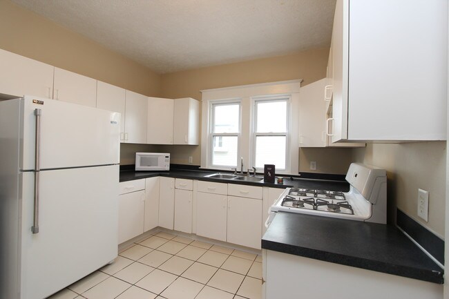 Building Photo - 548 Giddings Ave SE