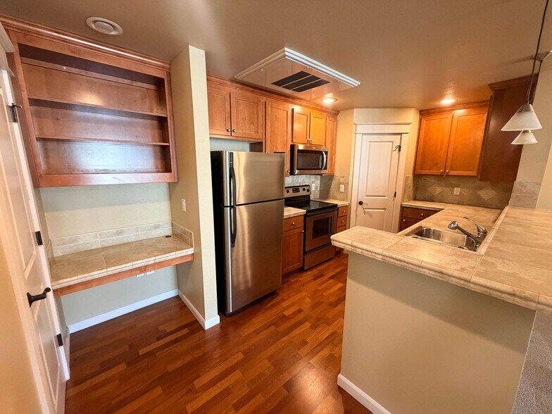 Building Photo - 3640 Summerlinn Dr