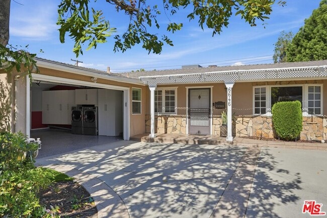 Building Photo - 6646 Franrivers Ave