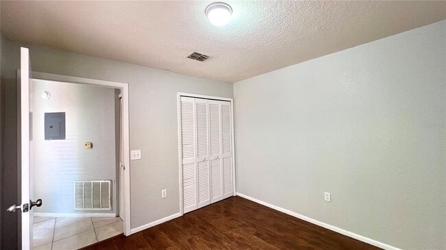 Building Photo - 7811 Sugar Bend Dr