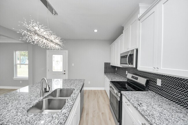 Building Photo - 406 N 4th St