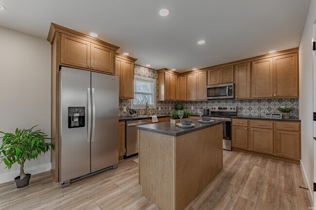 Building Photo - 911 Mayfair Dr