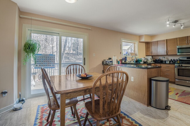 Building Photo - 10905 Whiterim Dr