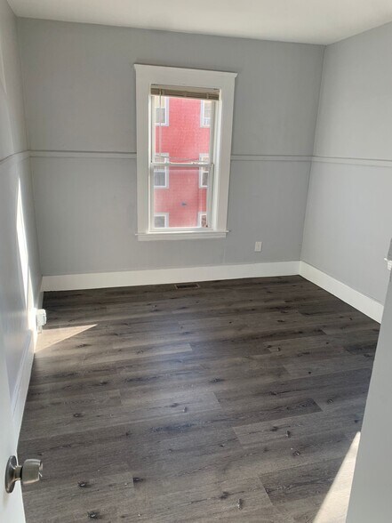 Building Photo - 16 Catharine St