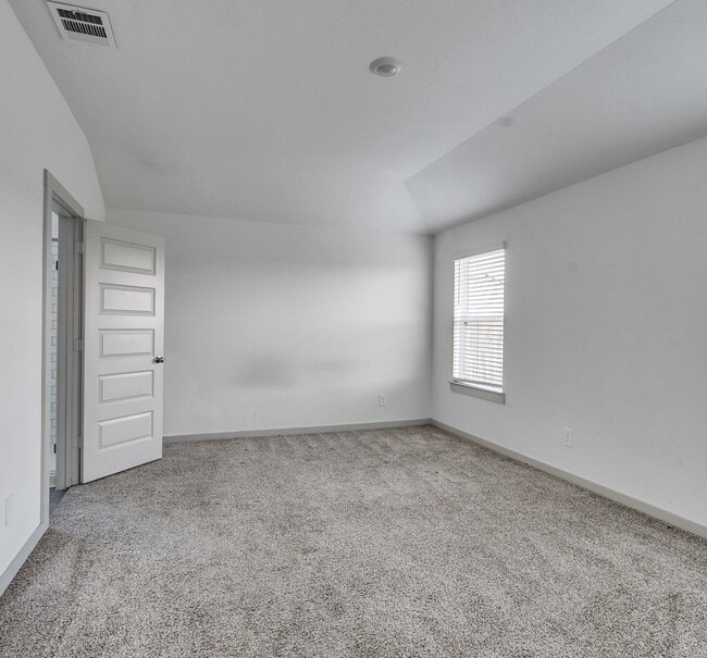 Building Photo - 14510 Rain Tree Dr