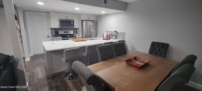 Building Photo - 100 Coral Way E