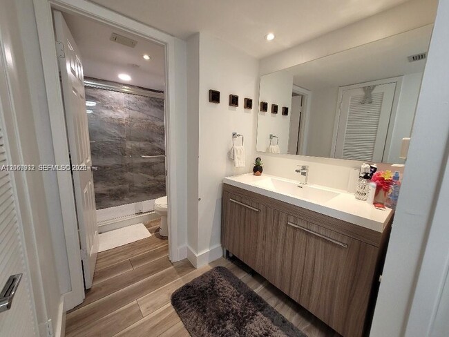 Building Photo - 18081 Biscayne Blvd
