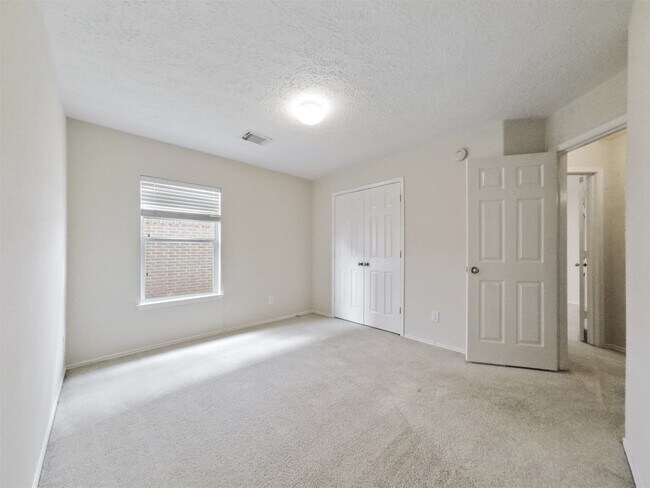 Building Photo - 427 Northvalley Dr