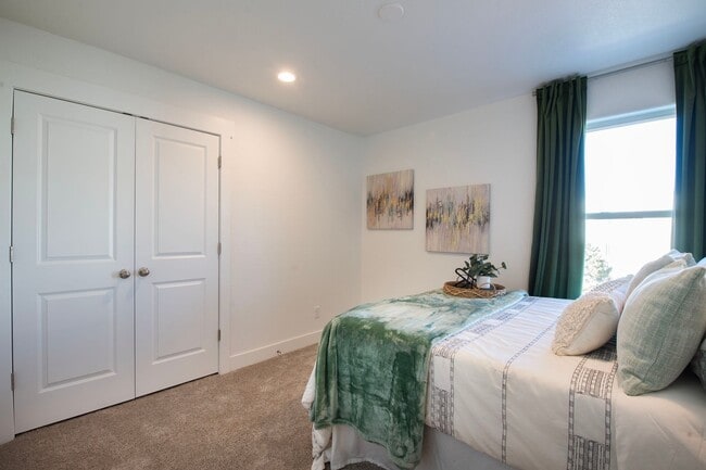 Building Photo - 1518 Tyram Grv