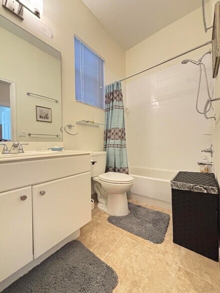 Building Photo - 6532 SE Broadmoor Ln