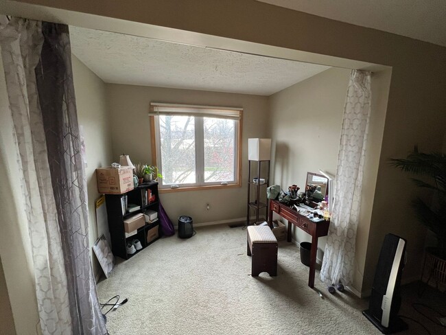 Building Photo - 2 Bedroom, 2 Bath by Mall Available August...