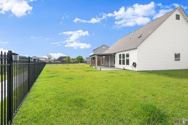 Building Photo - 39262 Bridge Path Ln