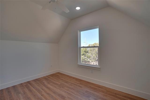 Building Photo - 302 Red Bird Ln