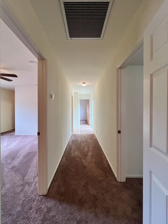 Building Photo - Three Bedroom St. Helena Home with Stunnin...