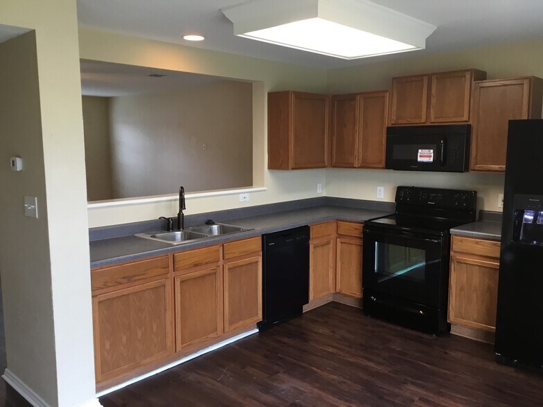 Building Photo - 150 Myrtle St