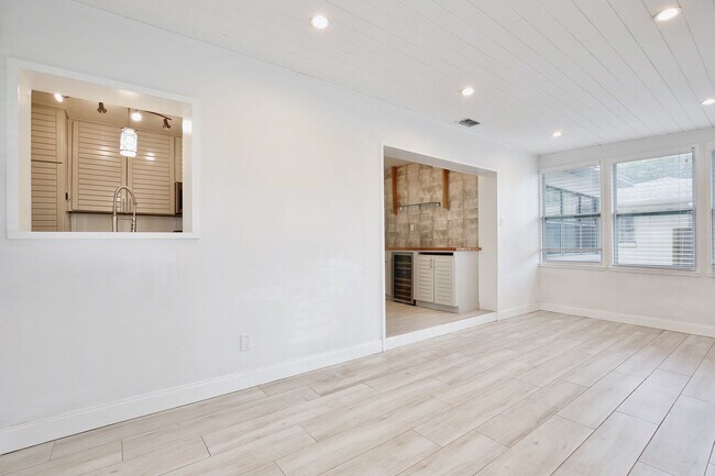 Building Photo - 2401 Albert Lee Pkwy