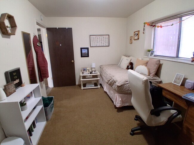 Building Photo - 243 E 400 N