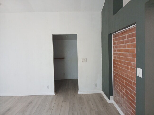 Building Photo - 2555 E Fort Lowell Rd