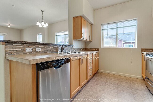 Building Photo - Beautiful Must See Two Bedroom Condo in Ce...