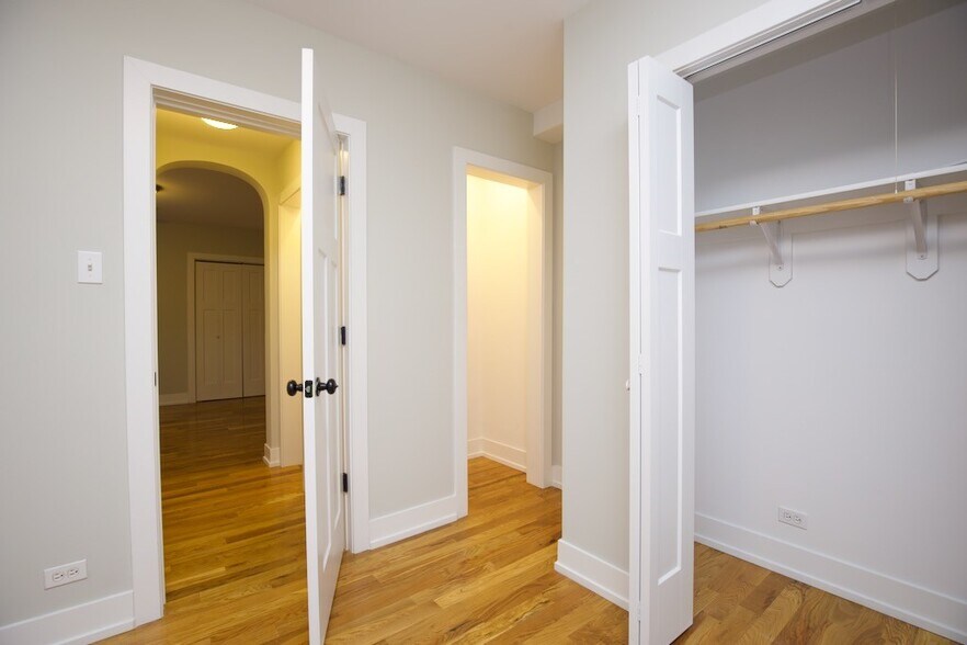Building Photo - 555 W Arlington