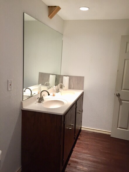 Building Photo - 688 Martindale Rd