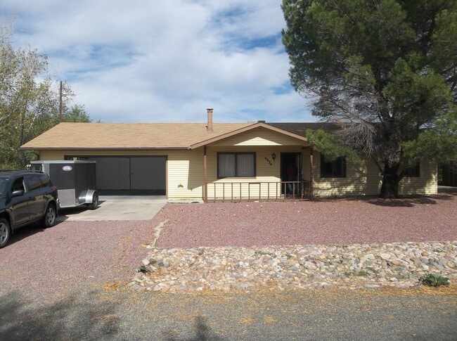 Building Photo - 4720 N Spring Dr
