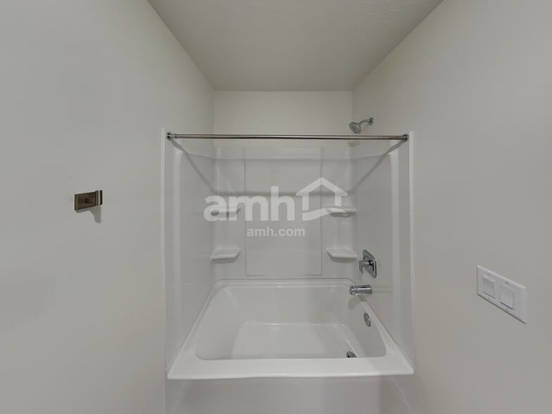 Building Photo - 8953 Wilroy Rd