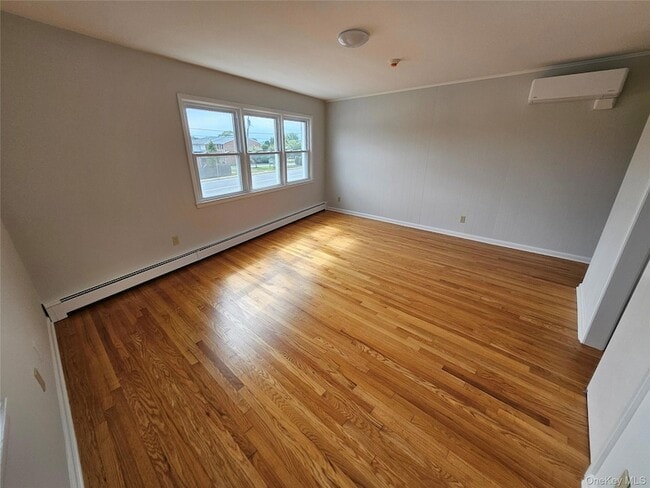 Building Photo - 355 Hicksville Rd