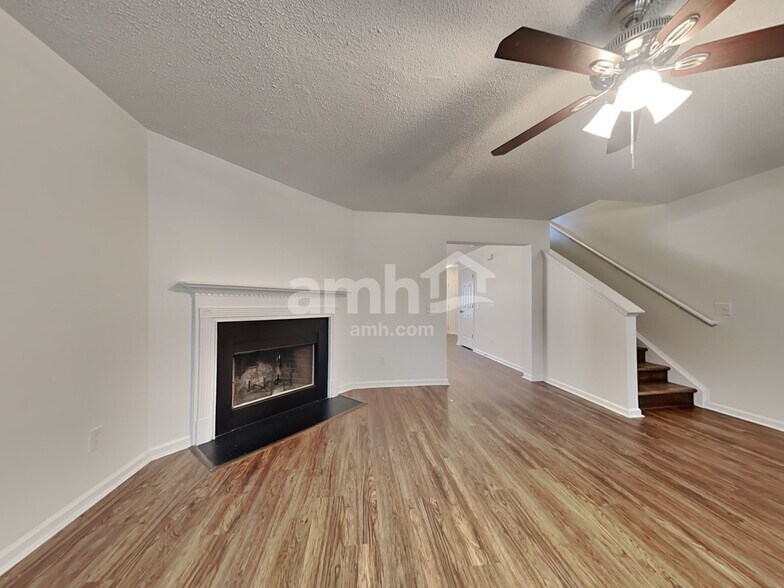 Building Photo - 170 Southport Dr