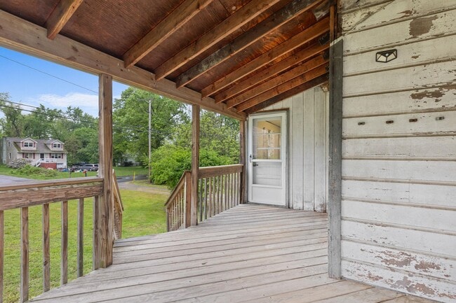 Building Photo - 104 Smithtown Rd