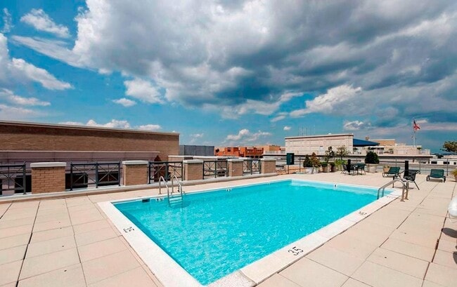 Building Photo - Penn Ave Prominent Neoclassical 1 Bed Condo, w/Balcony, Pool, Gym. - Furnished Option, Parking Op...