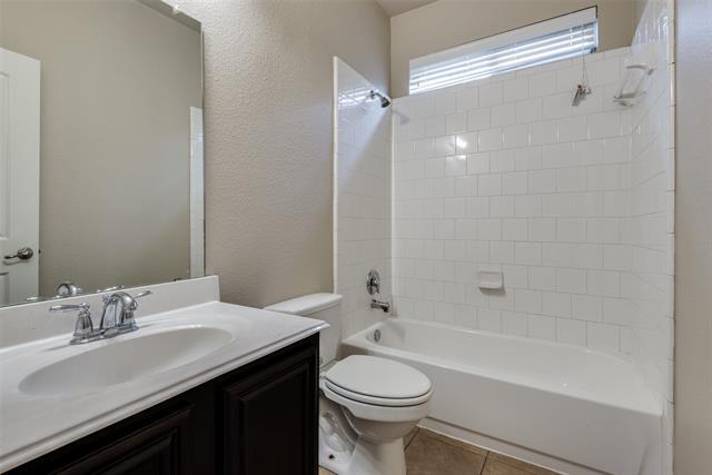 Building Photo - 1305 Lone Pine Dr