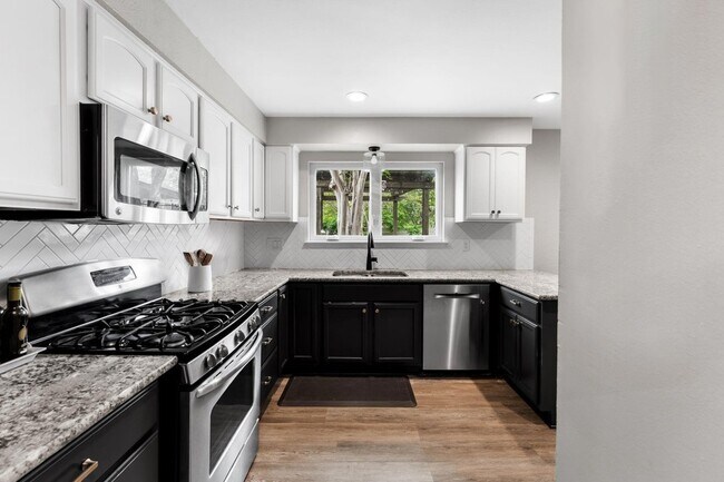 Building Photo - 11600 Parkfield Dr