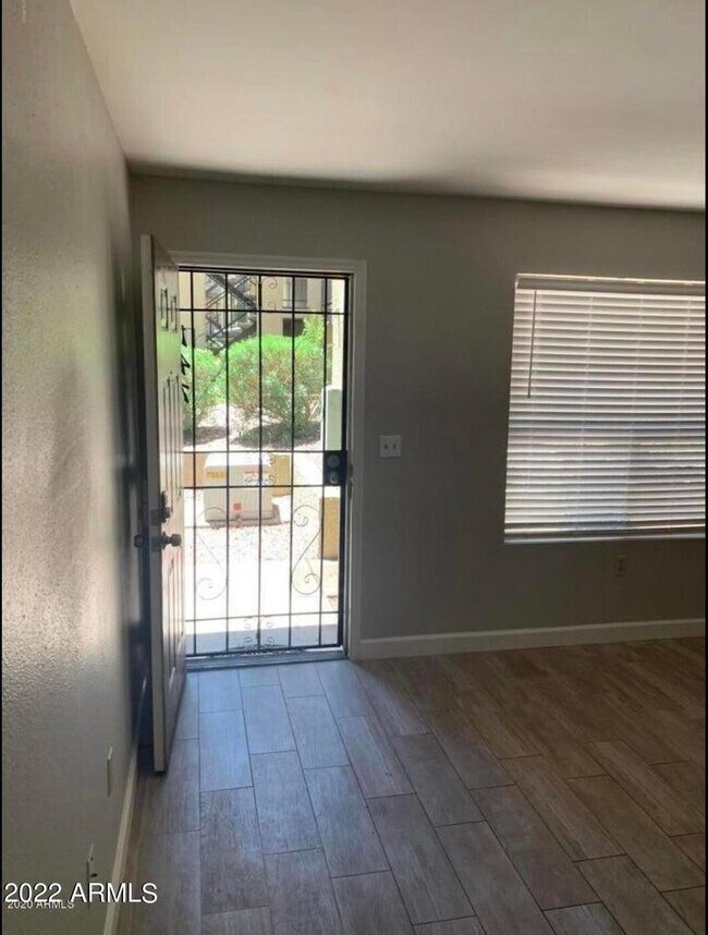 Building Photo - 461 W Holmes Ave